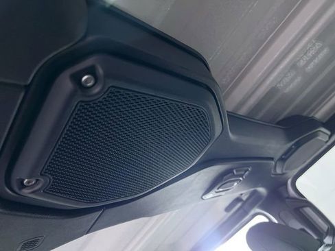 Used 2023 Jeep Gladiator Overland image 40