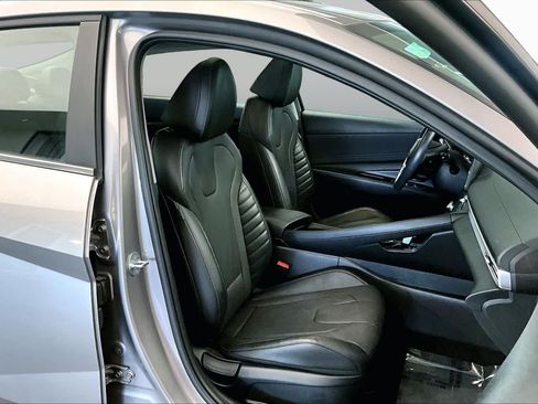 Used 2023 Hyundai Elantra Limited FWD image 9