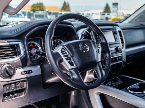 Used 2018 Nissan Titan PRO-4X w/ Pro-4x Convenience Package AWD/4WD image 7