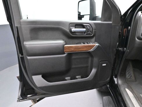 Used 2021 Chevrolet Silverado 2500 High Country w/ Technology Package image 9