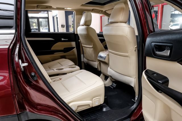 Used 2019 Toyota Highlander XLE FWD image 41