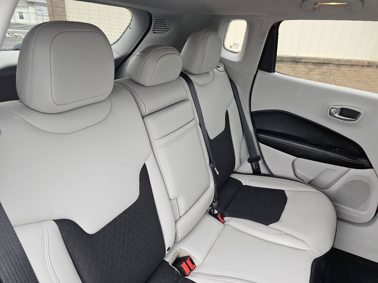 Used 2018 Jeep Compass Latitude w/ Popular Equipment Group AWD/4WD image 21