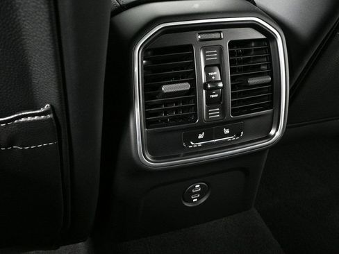 Certified 2026 Porsche Macan AWD/4WD image 21