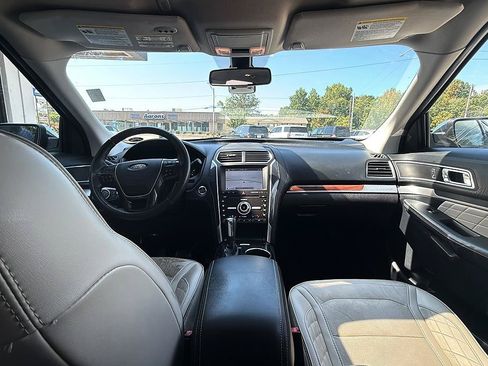 Used 2019 Ford Explorer Platinum AWD/4WD image 10