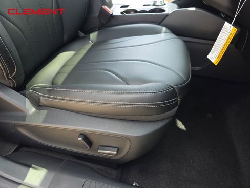 New 2025 Ford Escape SE w/ PHEV Premium Package image 30