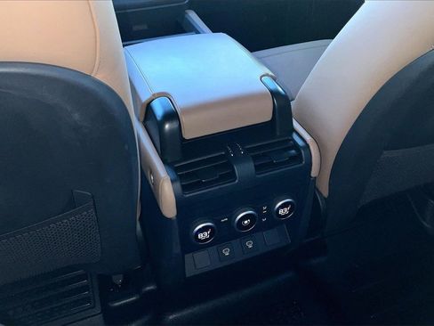 Certified 2025 Land Rover Defender 110 X-Dynamic SE image 25