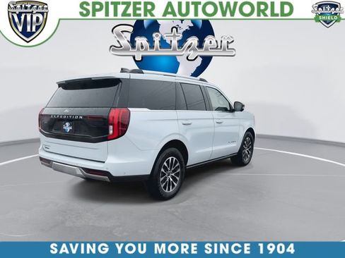 Used 2025 Ford Expedition Platinum image 9