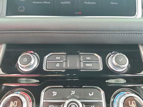 Used 2024 GMC Yukon Denali image 32