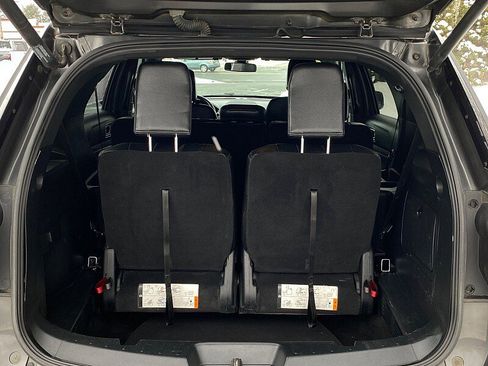 Certified 2018 Ford Explorer XLT w/ Equipment Group 202A image 9