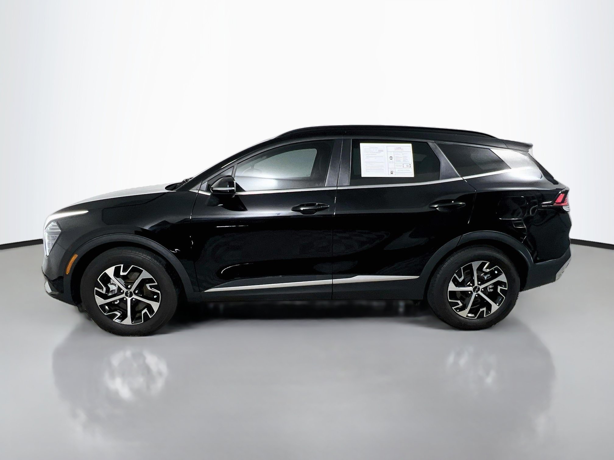 Used 2025 Kia Sportage EX w/ Premium Package FWD image 9