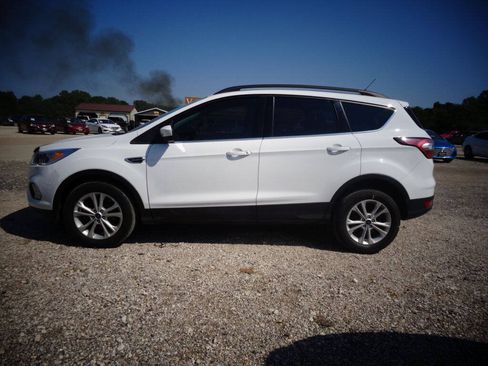 Used 2018 Ford Escape SE FWD image 1