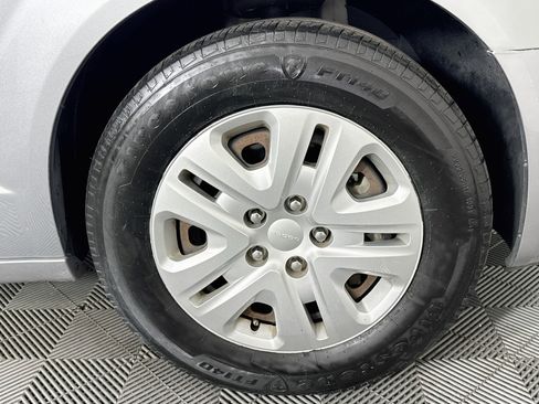Used 2018 Dodge Grand Caravan SE FWD image 29