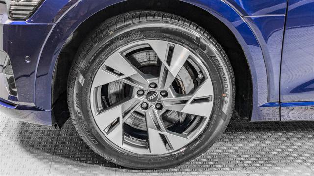 Used 2022 Audi e-tron Premium AWD/4WD image 31
