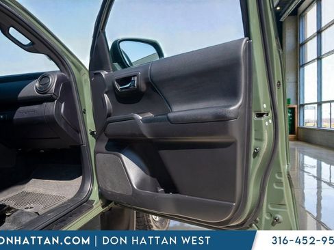 Used 2022 Toyota Tacoma TRD Off-Road image 24