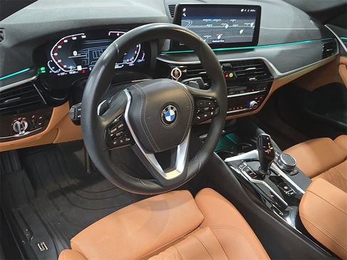 Used 2023 BMW 530i w/ Convenience Package image 16