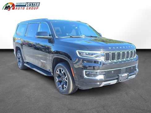Used 2024 Jeep Wagoneer L Series III w/ Flexible Seating Group AWD/4WD image 4