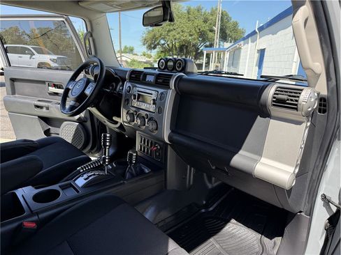 Used 2014 Toyota FJ Cruiser 4WD w/ Convenience Package image 24