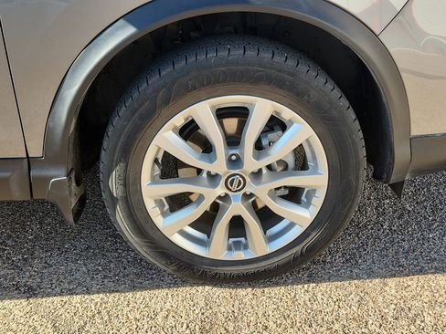 Used 2021 Nissan Rogue Sport S image 7