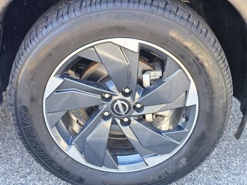 Certified 2024 Nissan Rogue SV image 10