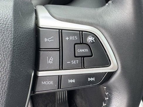 Certified 2025 Toyota Highlander LE FWD image 22