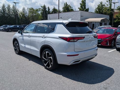 Used 2022 Mitsubishi Outlander SEL FWD image 3
