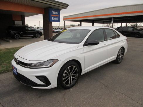 Used 2025 Volkswagen Jetta Sport image 31