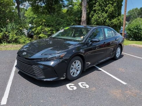 Used 2025 Toyota Camry LE FWD image 7