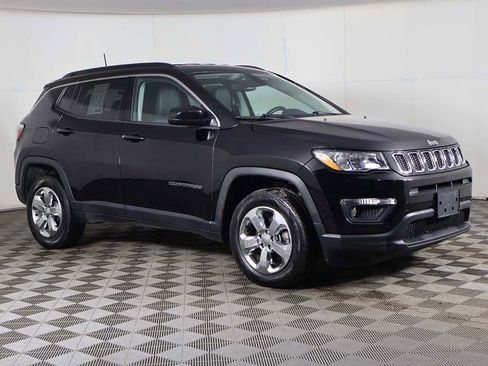 Used 2019 Jeep Compass Latitude image 2