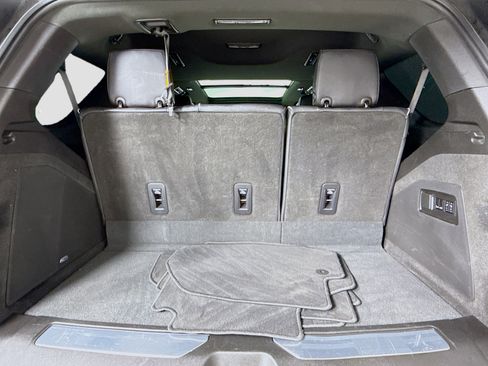 Used 2022 Cadillac Escalade Premium Luxury image 28