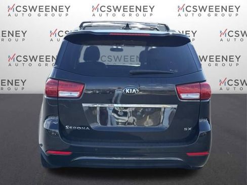 Used 2017 Kia Sedona SX image 4