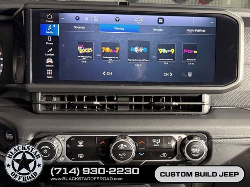 Used 2025 Jeep Wrangler Unlimited Rubicon AWD/4WD image 21