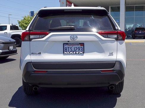 Certified 2021 Toyota RAV4 LE w/ Carpet Mat Package (TMS) AWD/4WD image 6