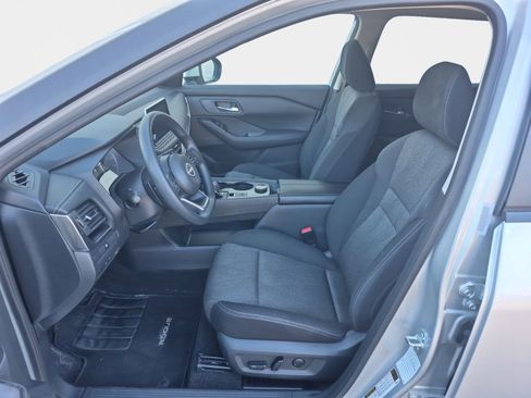 Used 2024 Nissan Rogue SV image 12