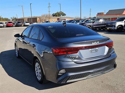 Used 2022 Kia Forte FE image 3