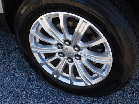 Used 2019 Cadillac XT5 FWD image 10