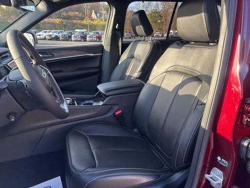 New 2025 Jeep Grand Cherokee Limited w/ Luxury Tech Group II image 9