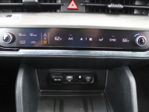 Certified 2023 Kia Sportage X-Line w/ X-Line Premium Package image 39