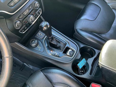 Used 2023 Jeep Cherokee Altitude Lux image 15