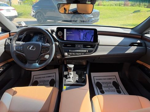 Used 2024 Lexus ES 350 w/ Premium Package FWD image 7