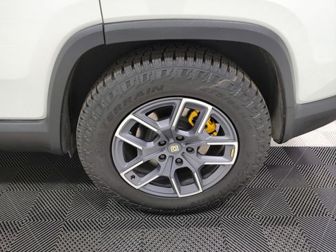 Used 2024 Rivian R1S Adventure image 10