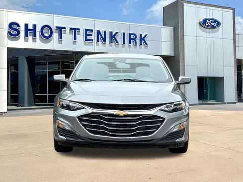 Used 2025 Chevrolet Malibu LT image 2