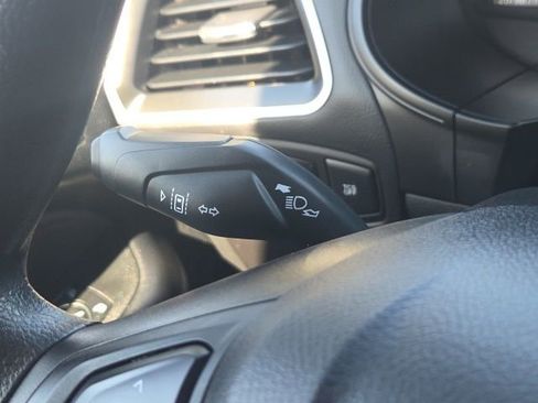 Used 2024 Ford Edge SE w/ Black Appearance Package image 42