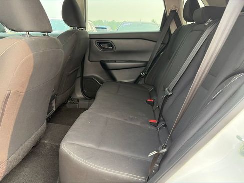 Used 2024 Nissan Rogue S FWD image 9