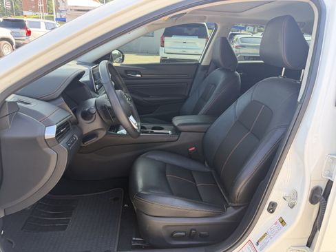 Used 2019 Nissan Altima 2.5 SR w/ SR Premium Package FWD image 12