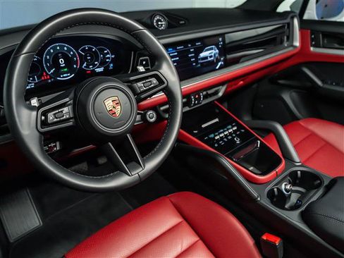 Certified 2026 Porsche Cayenne E-Hybrid AWD/4WD image 4