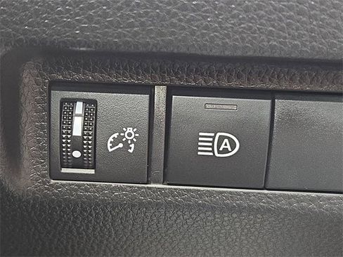 Certified 2025 Toyota RAV4 LE image 25