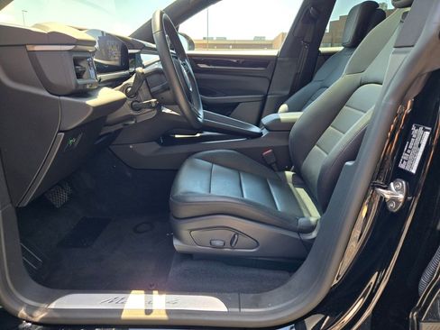 Used 2024 Porsche Macan 4 Electric image 21