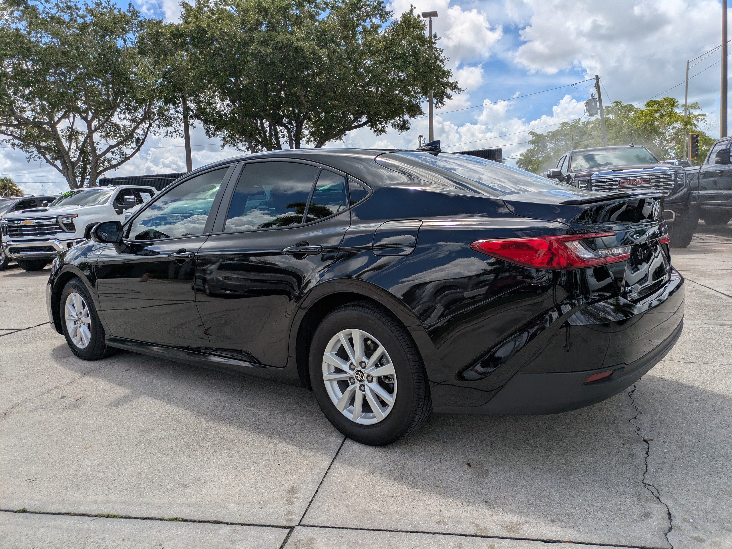 Used 2025 Toyota Camry LE w/ Convenience Package FWD image 6