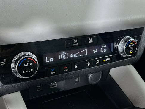 Used 2024 Mitsubishi Outlander SEL image 23