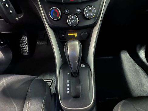 Used 2020 Chevrolet Trax LT FWD image 29